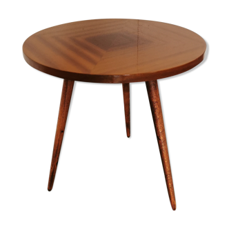 Round coffee table