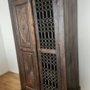 Massiv antik kolonial Schrank geschnitzt Holz Türen Gusseisen Gitter, Bali