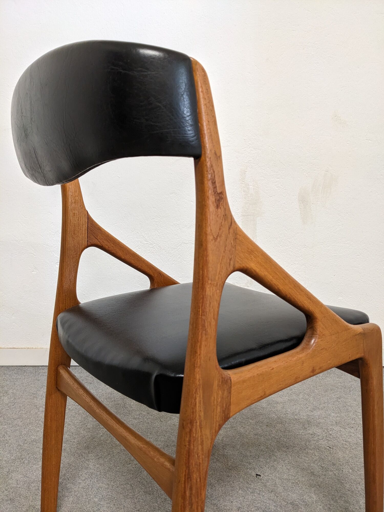 Series of 6 Scandinavian teak chairs from the 50s/60s