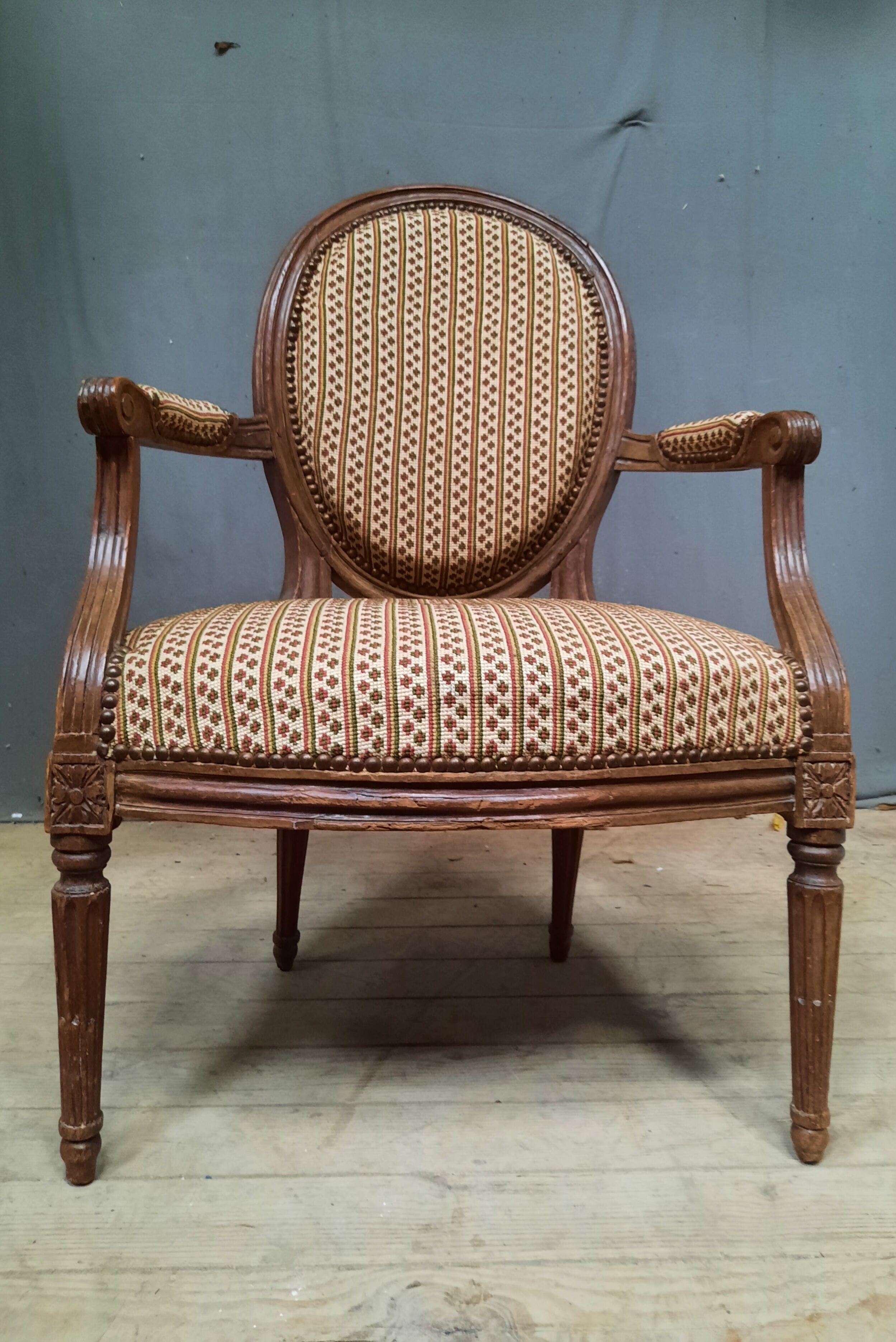 Fauteuil medaillon Louis XVI