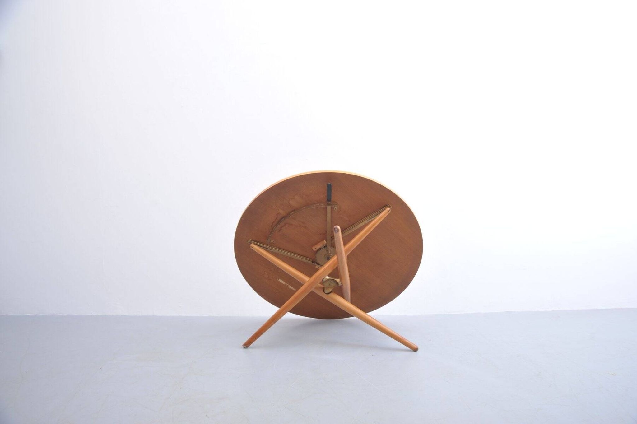 Table en bois de cerisier réglable par Jürg Bally pour Wohnhilfe, années 1950.