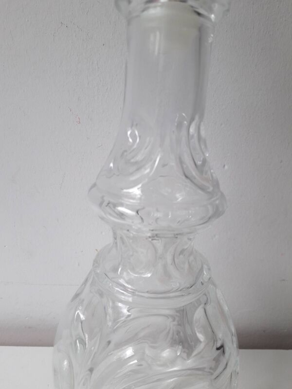 Ancienne carafe en verre structuré moulé + bouchon (année 60)
