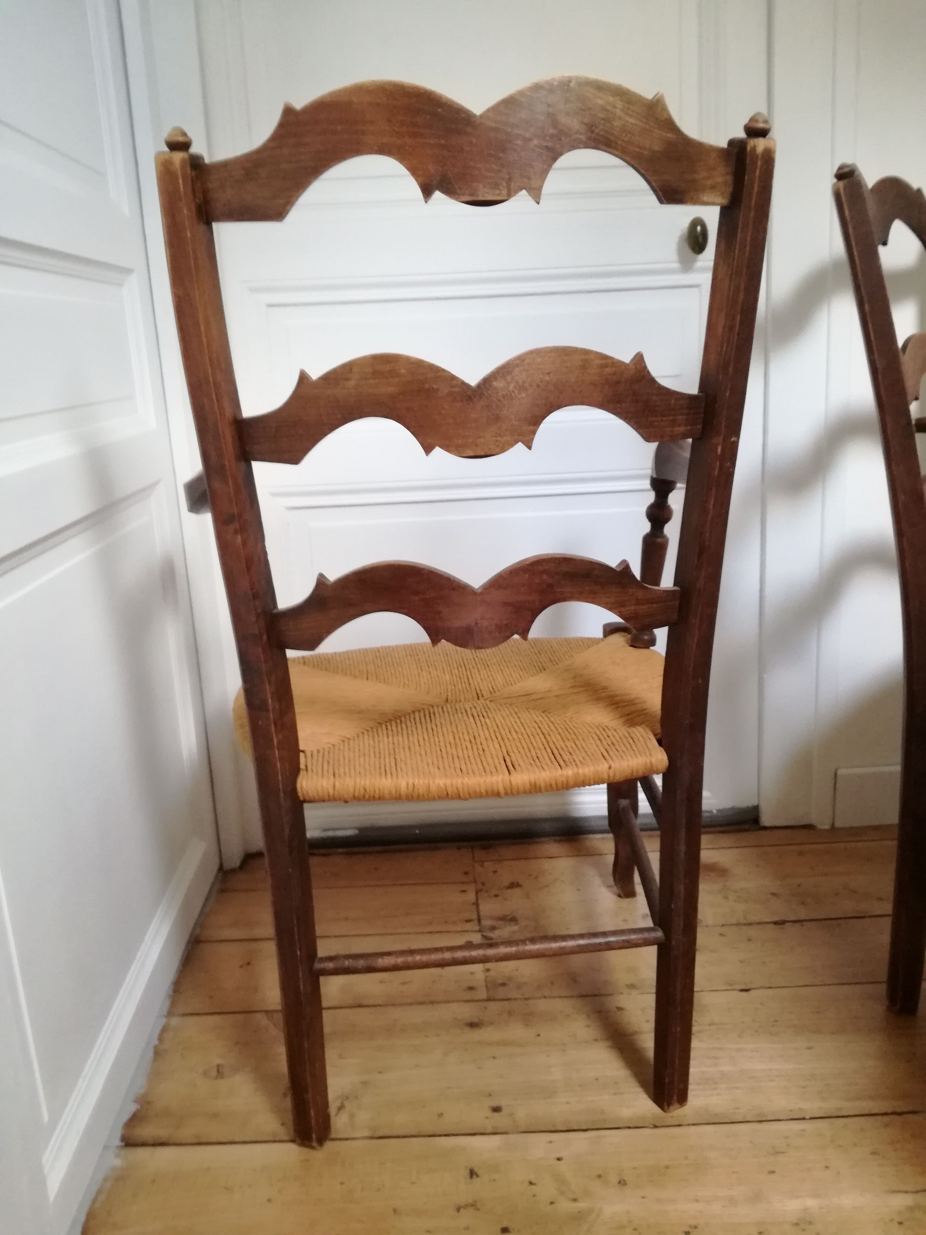 Paire de fauteuils paillés provençaux