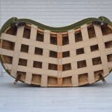 Canapé 2 places incurvé danois des années 1960, revêtement en velours vert, pieds en chêne.