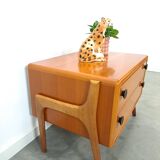 Teak ladekast met zwarte metalen grepen, tv meubel