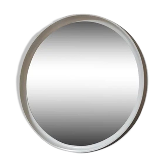 Round mirror