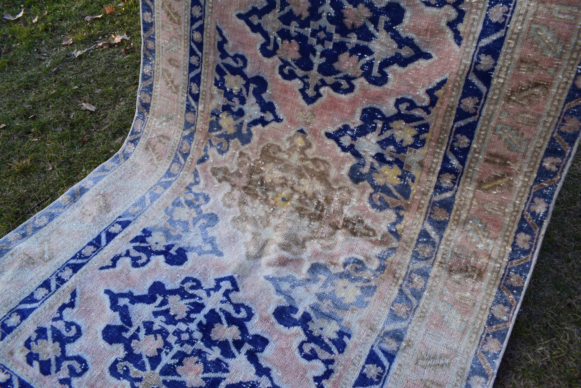 Vintage Turkish handmade rug 142x210 cm