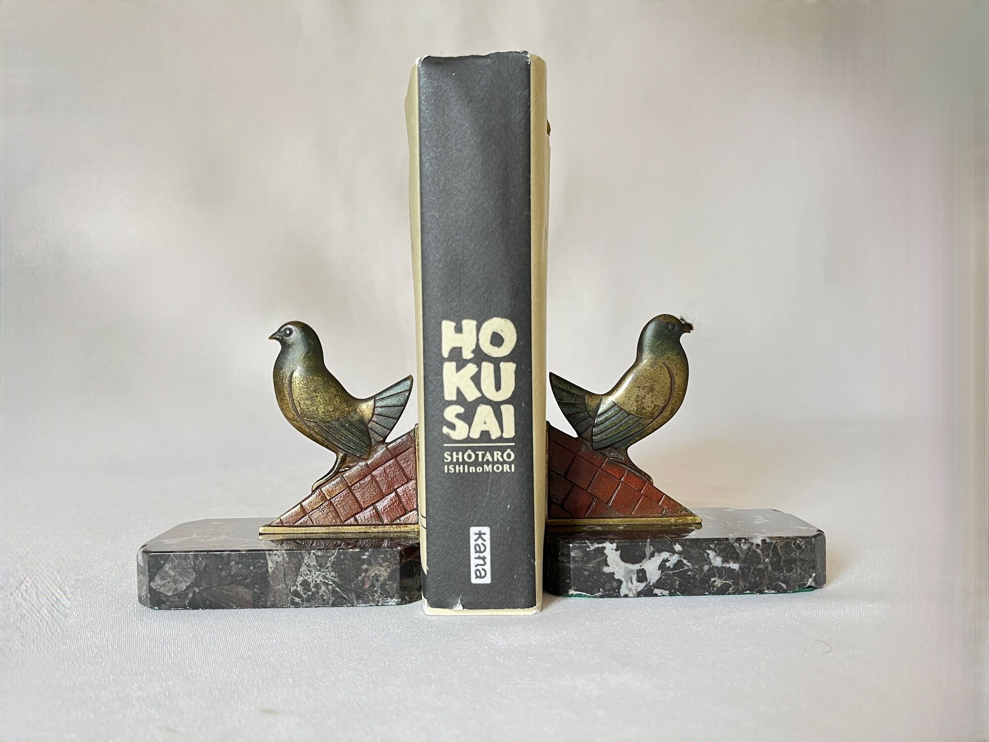 Pair of art deco bronze bookends pigeons dove marble