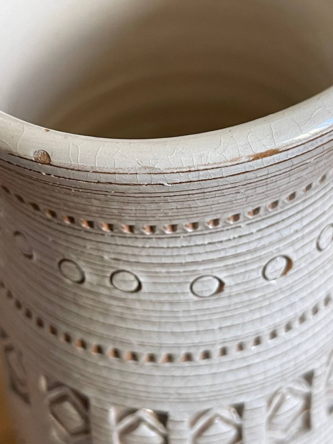 Cracked ceramic vase after Jean Besnard