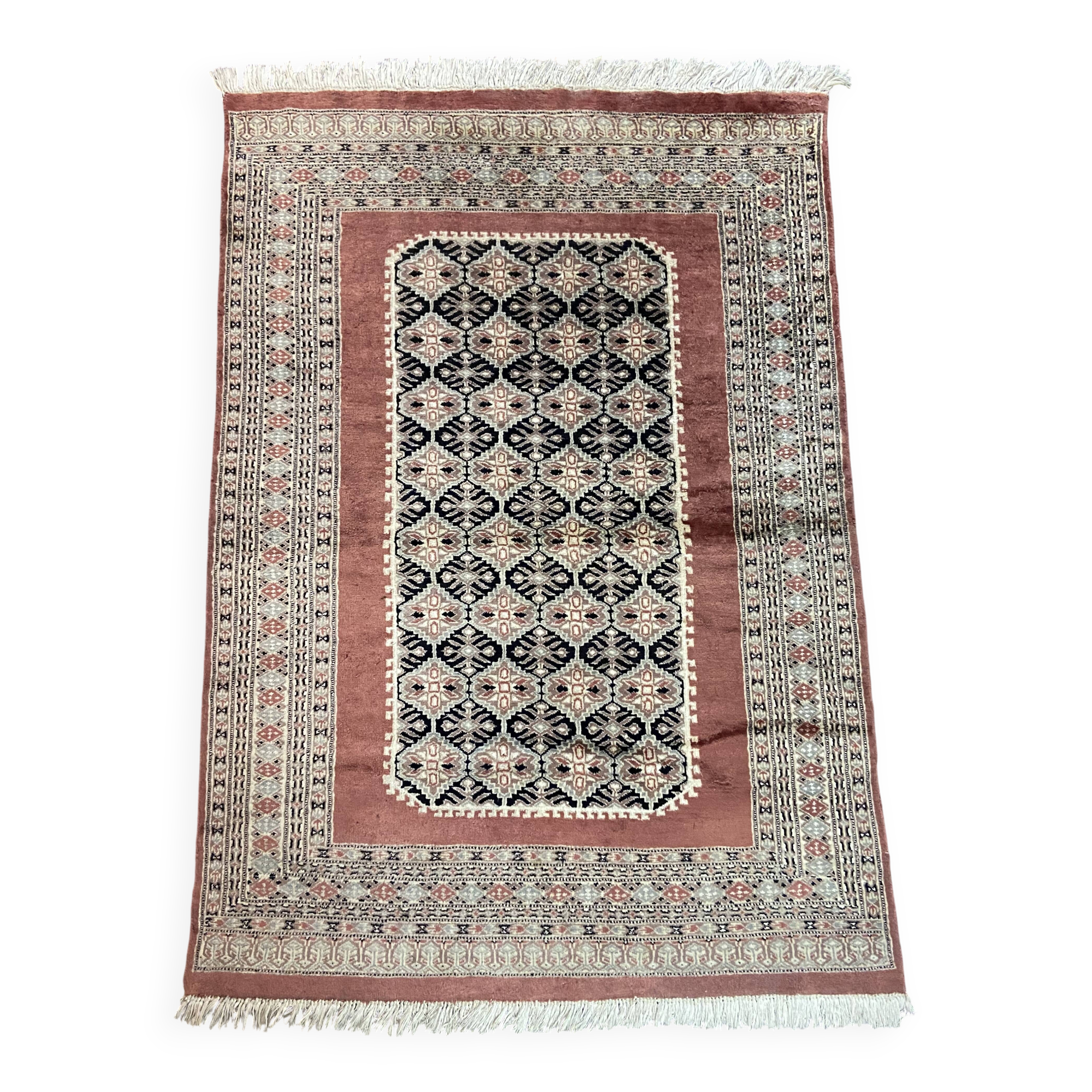 Handmade wool Oriental rug from Pakistan