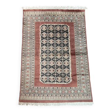Handmade wool Oriental rug from Pakistan
