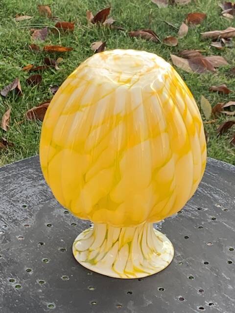 Vase en verre de clichy jaune et blanc, vintage
