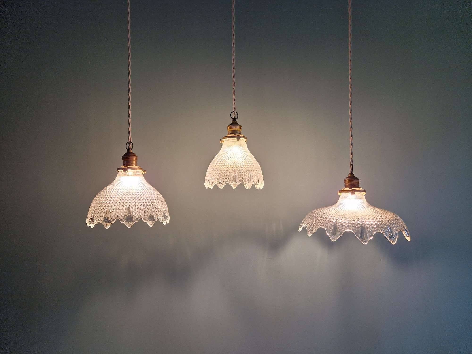 Trio of Art Deco scalloped clear glass pendant lights, 1920-30