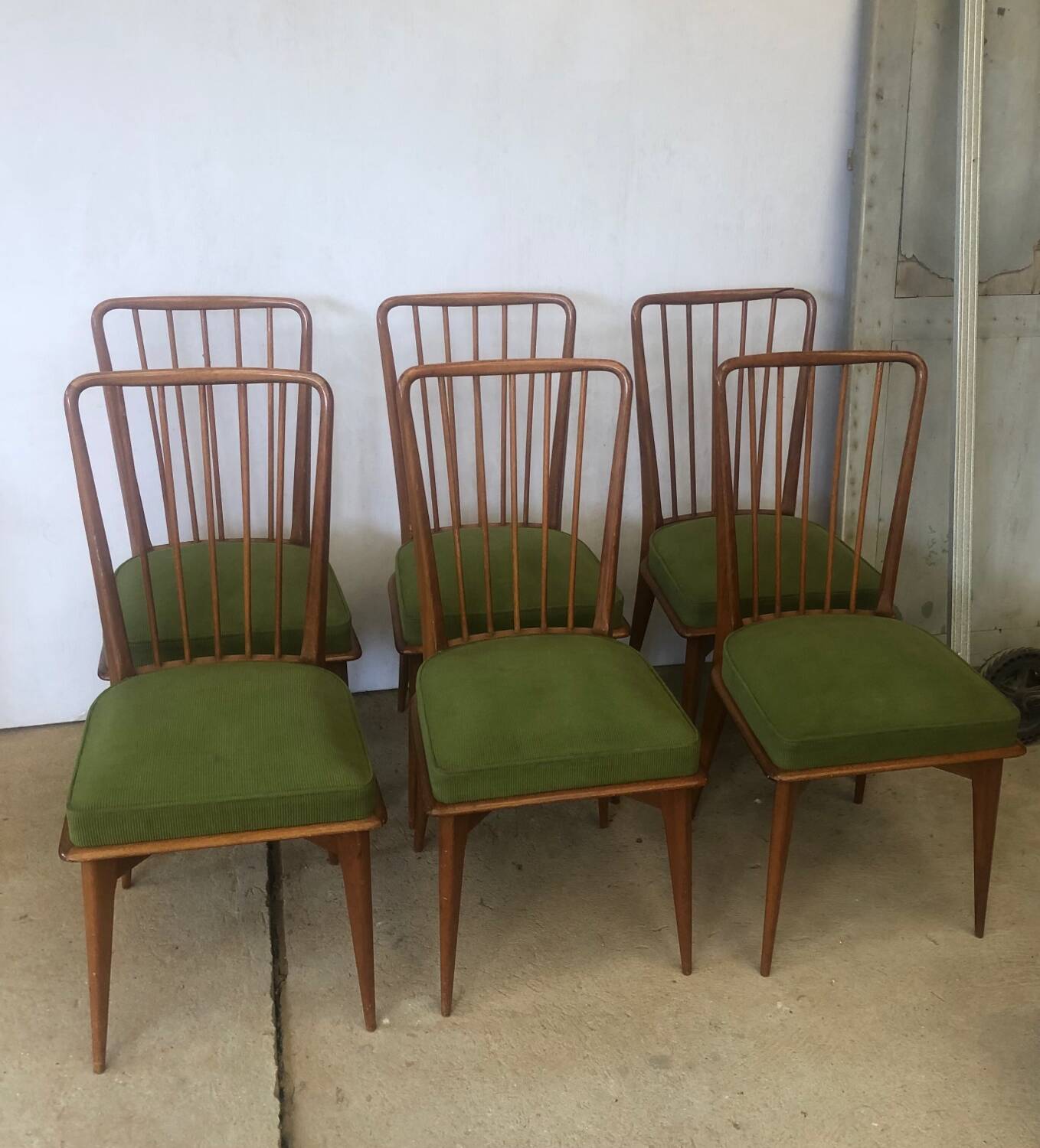 Ensemble de 6 chaises et 2 fauteuils de Charles Ramos