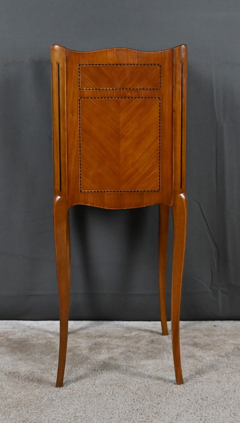 Living room table in marquetry, transitional style between Louis XV and Louis XVI – mid-20th century.