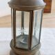 Lanterne ancienne en métal doré patiné et verre gravé – style bougeoir déco