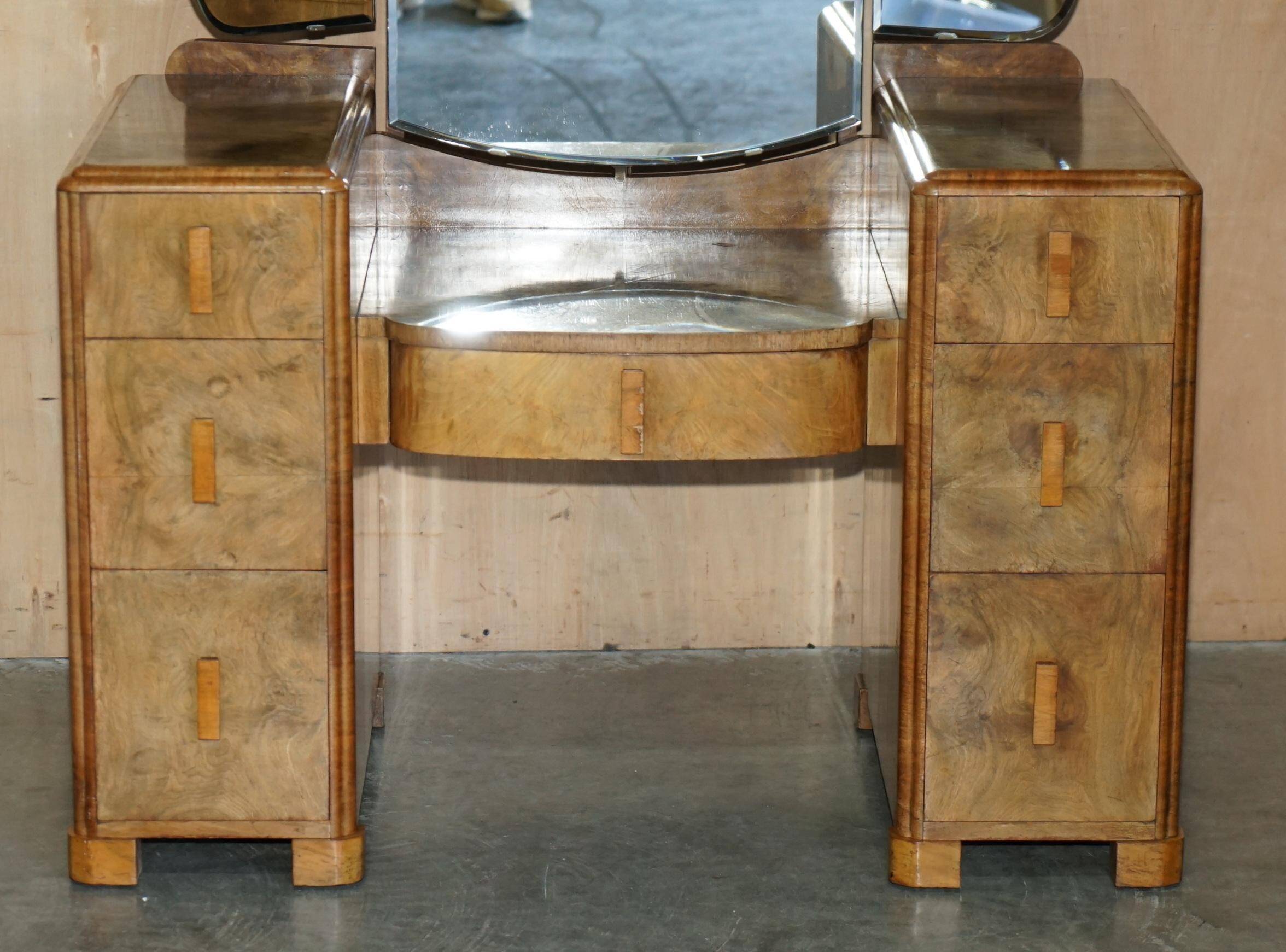 Art Deco dressing table in satin walnut with mirror, circa 1930.