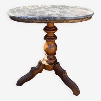 Small tripod pedestal table in walnut from the 19th century