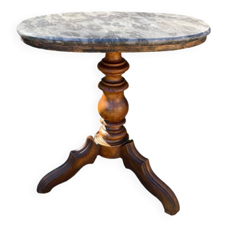 Small tripod pedestal table in walnut from the 19th century