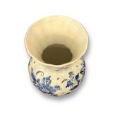 Vase with floral decorations and peacock-delft