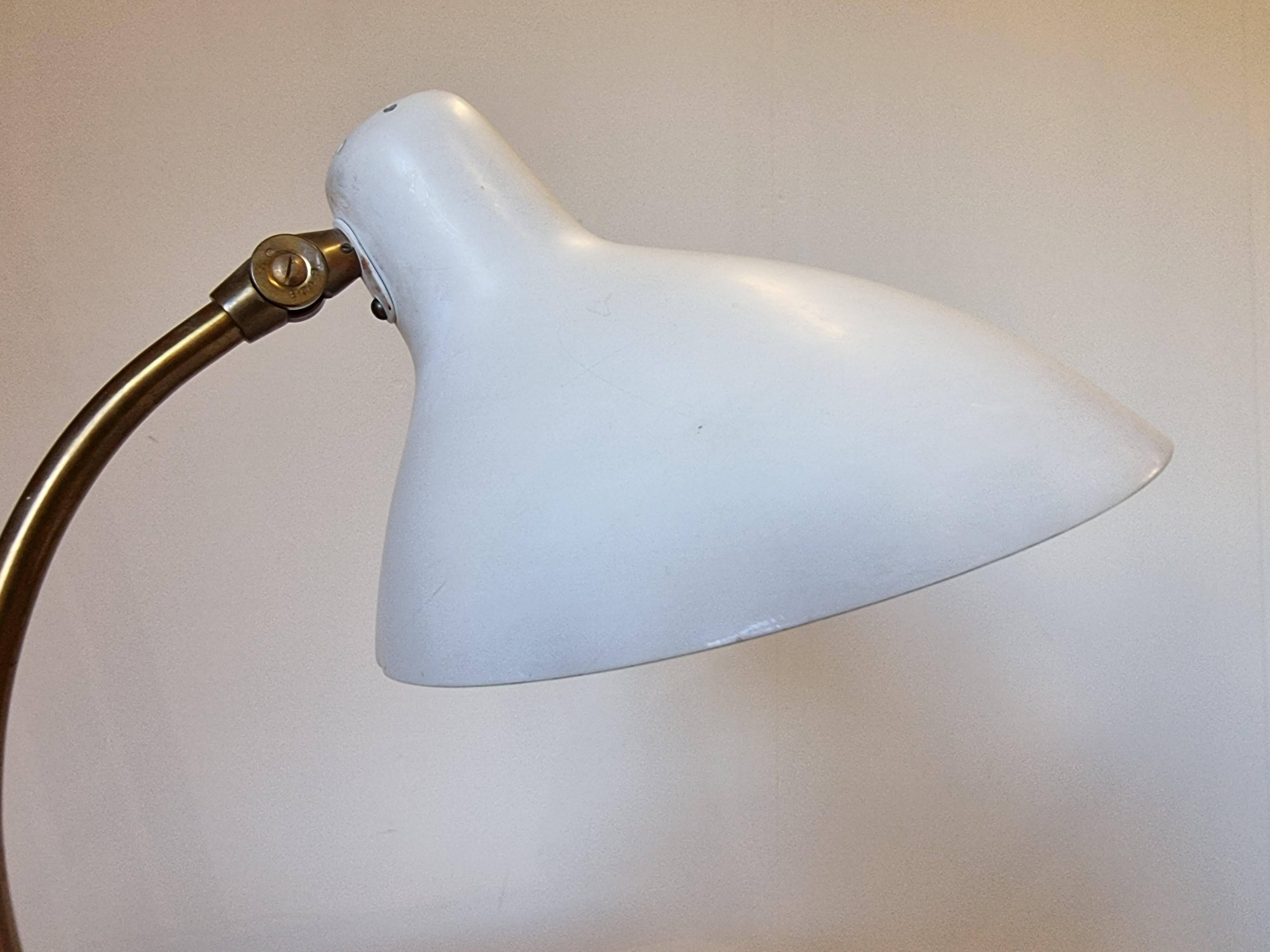 Harald Notini, Lampe de table en laiton, Böhlmarks, The Modern Scandinavian
