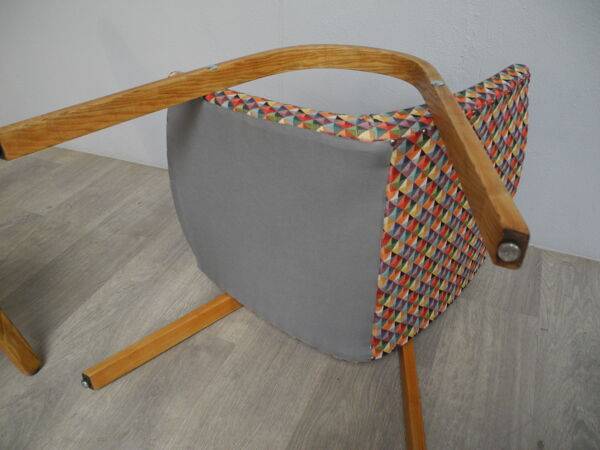 Paire de fauteuils vintage en bois et tissu arlequin année 70