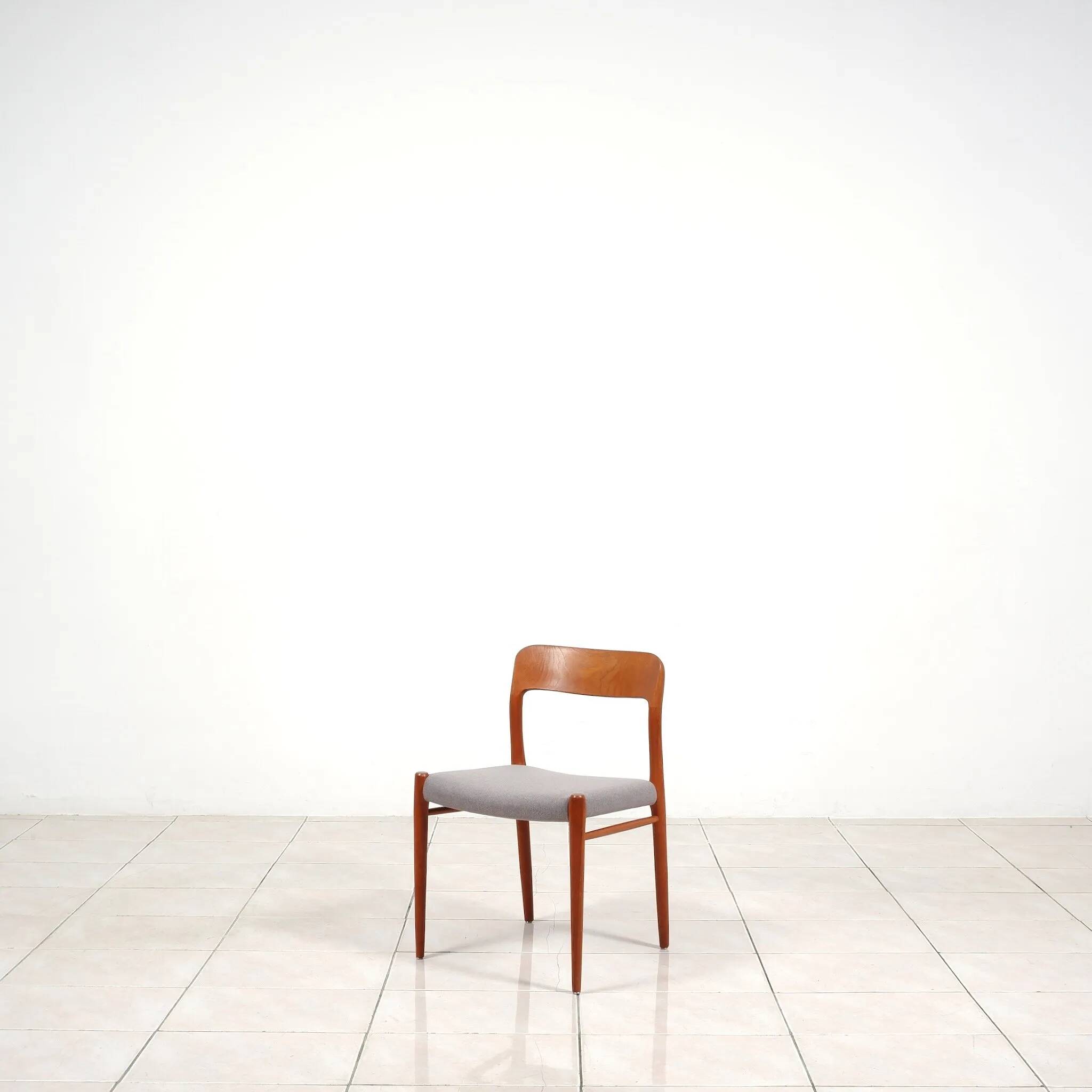3 Niels Møller „Model 75“ teak dining chairs reupholstered