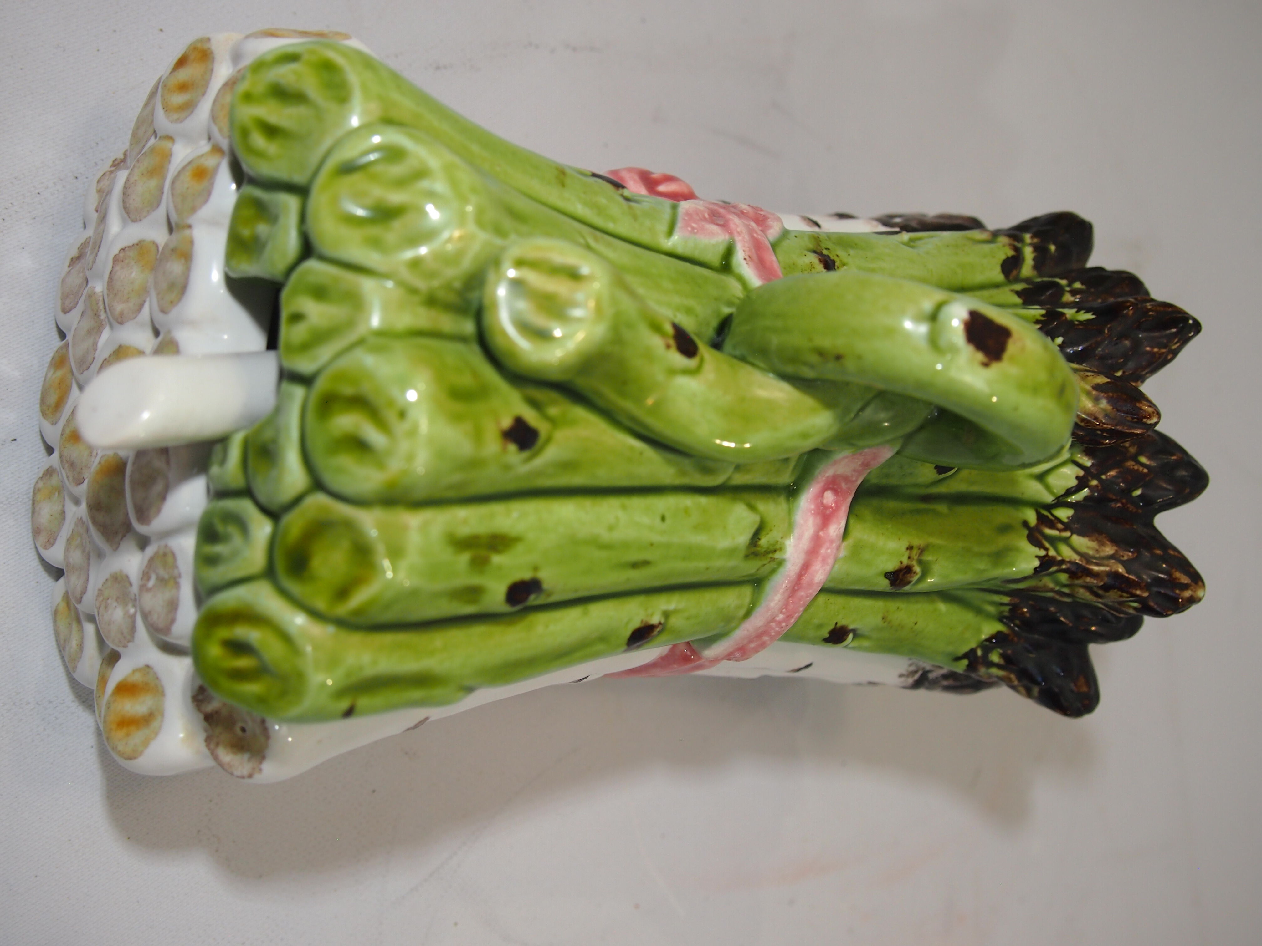 Asparagus slip sauce boat