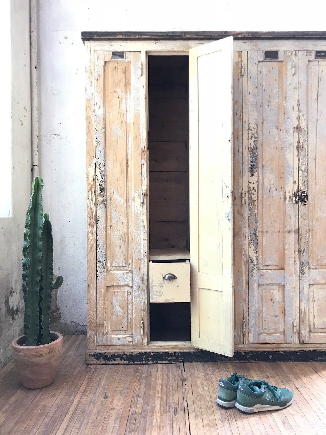 Wooden workshop vestiary