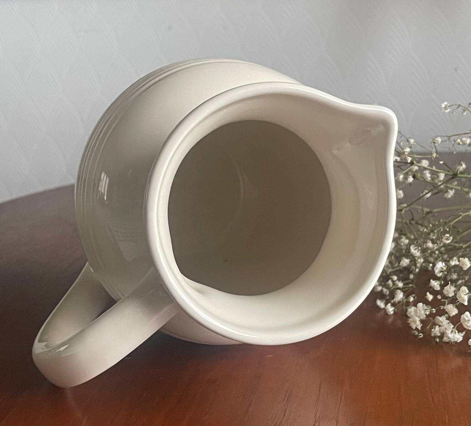 Ceramic jug Le Creuset.
