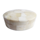 Oval box in white horn and wood