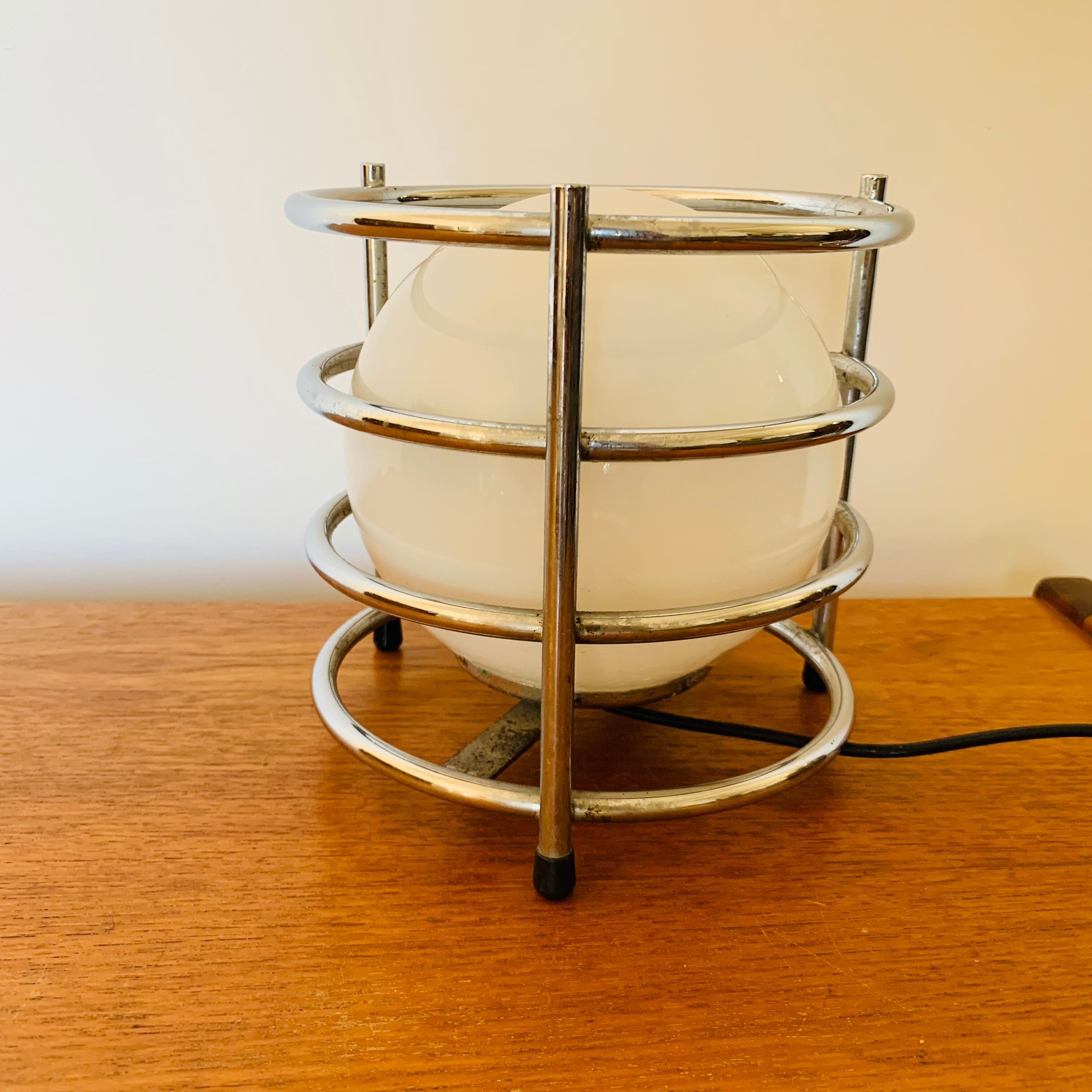 Chrome metal tripod lamp