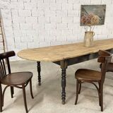 Rounded farm table 1900s model "Gadagne"