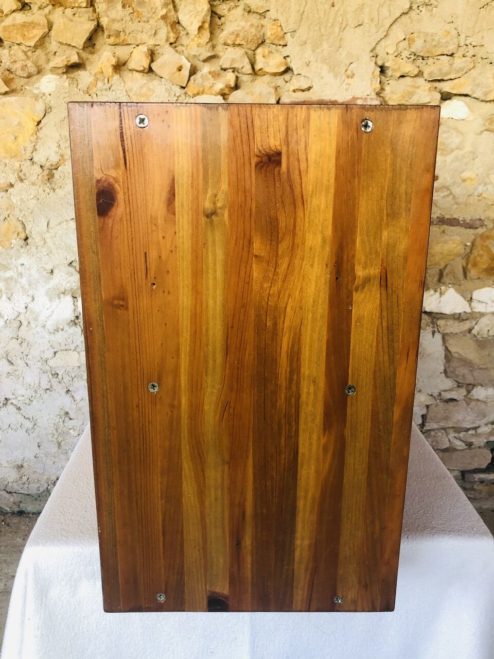 Étagère murale vintage avec portes coulissantes en plexiglass