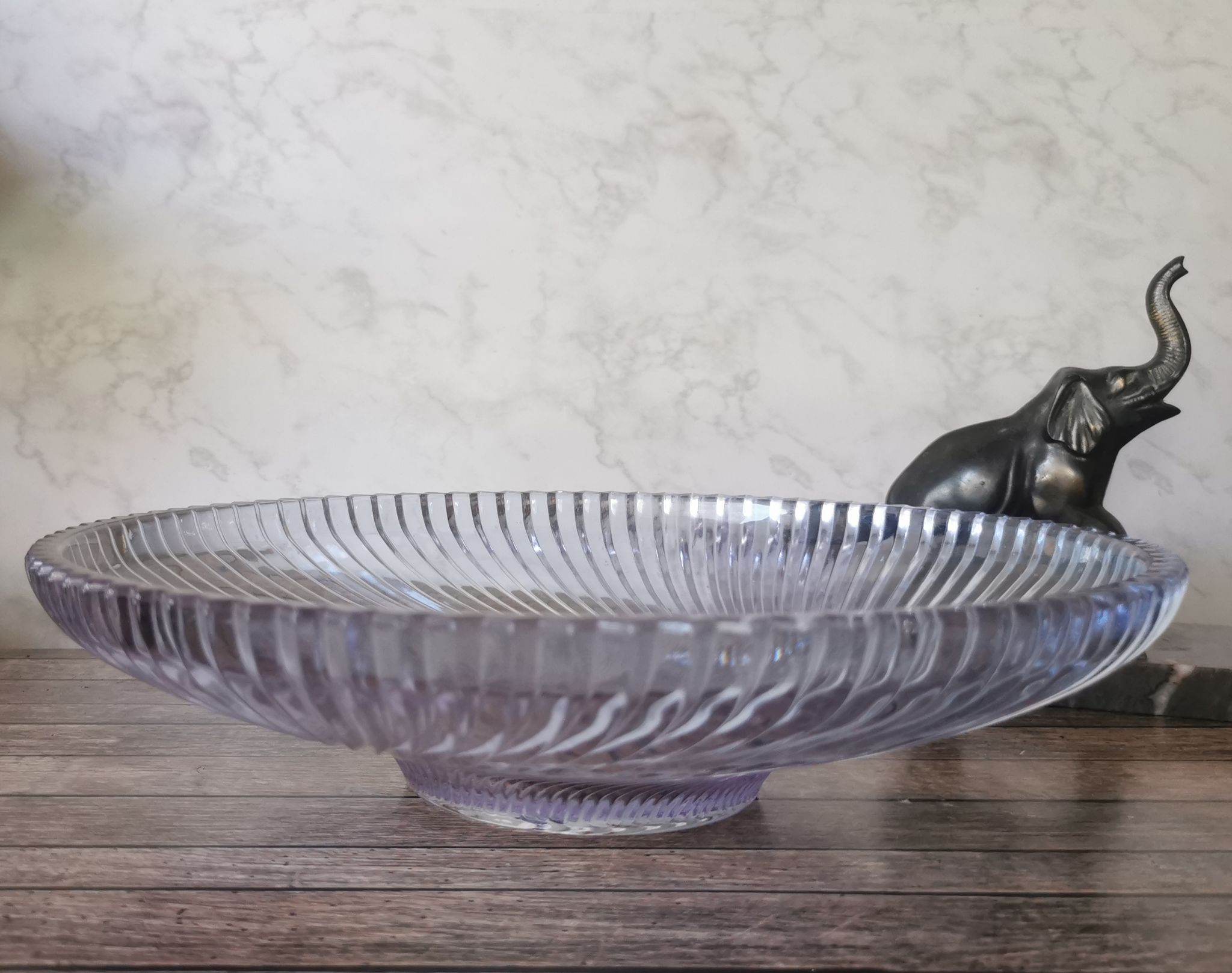 Striated glass cut