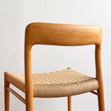 Paire de chaises de salle à manger modèle 75 par Niels O. Møller en chêne