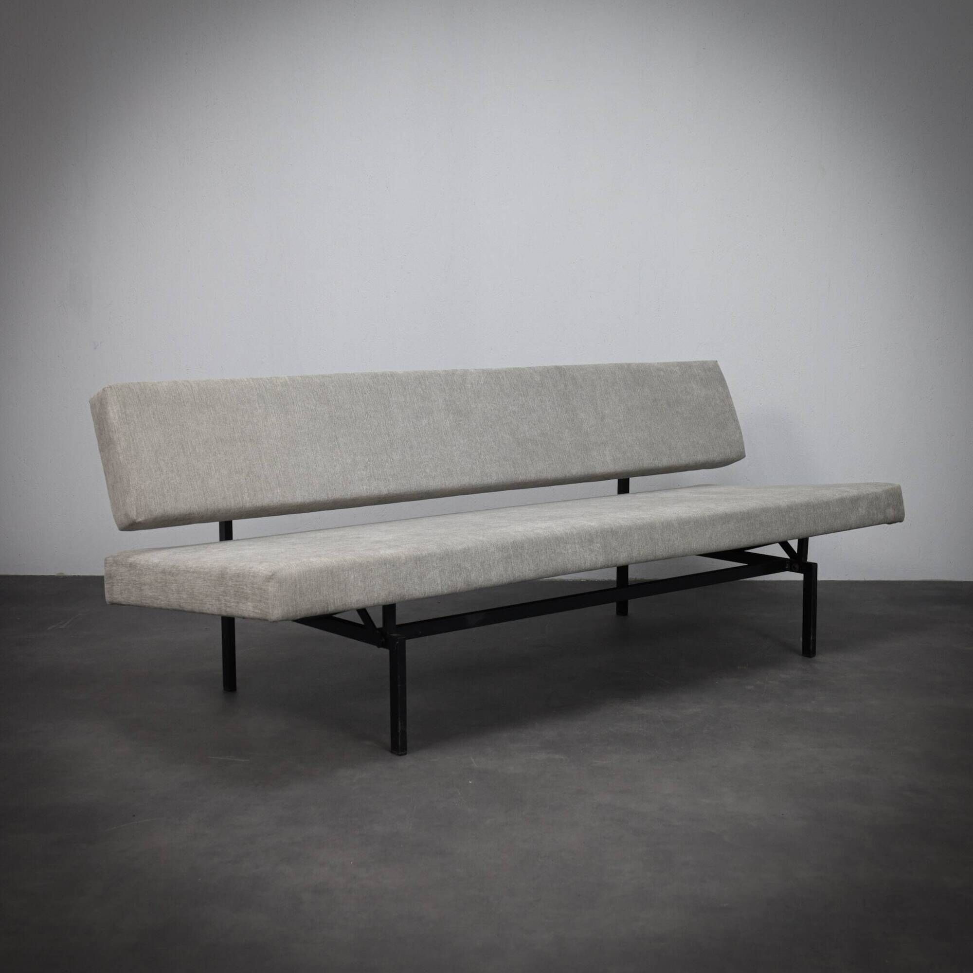 Dutch minimalist sofa from the 1950s, model 540 by Gijs van der Sluis for Gispen, 1960s.