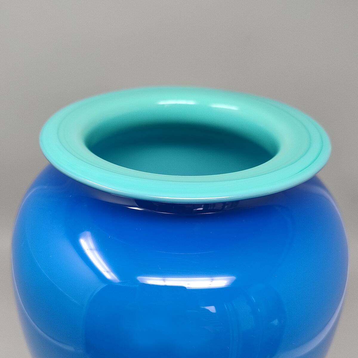 1960s luxury handcrafted blue vase in Murano glass by Ca Dei Vetrai. Made in Italy
