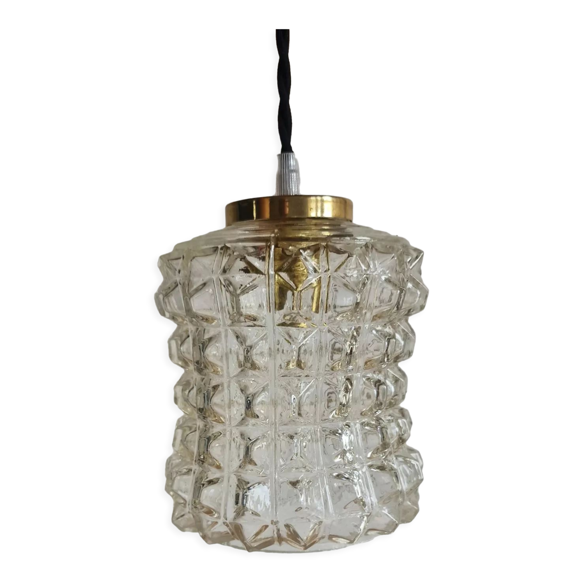 Chiseled glass suspension