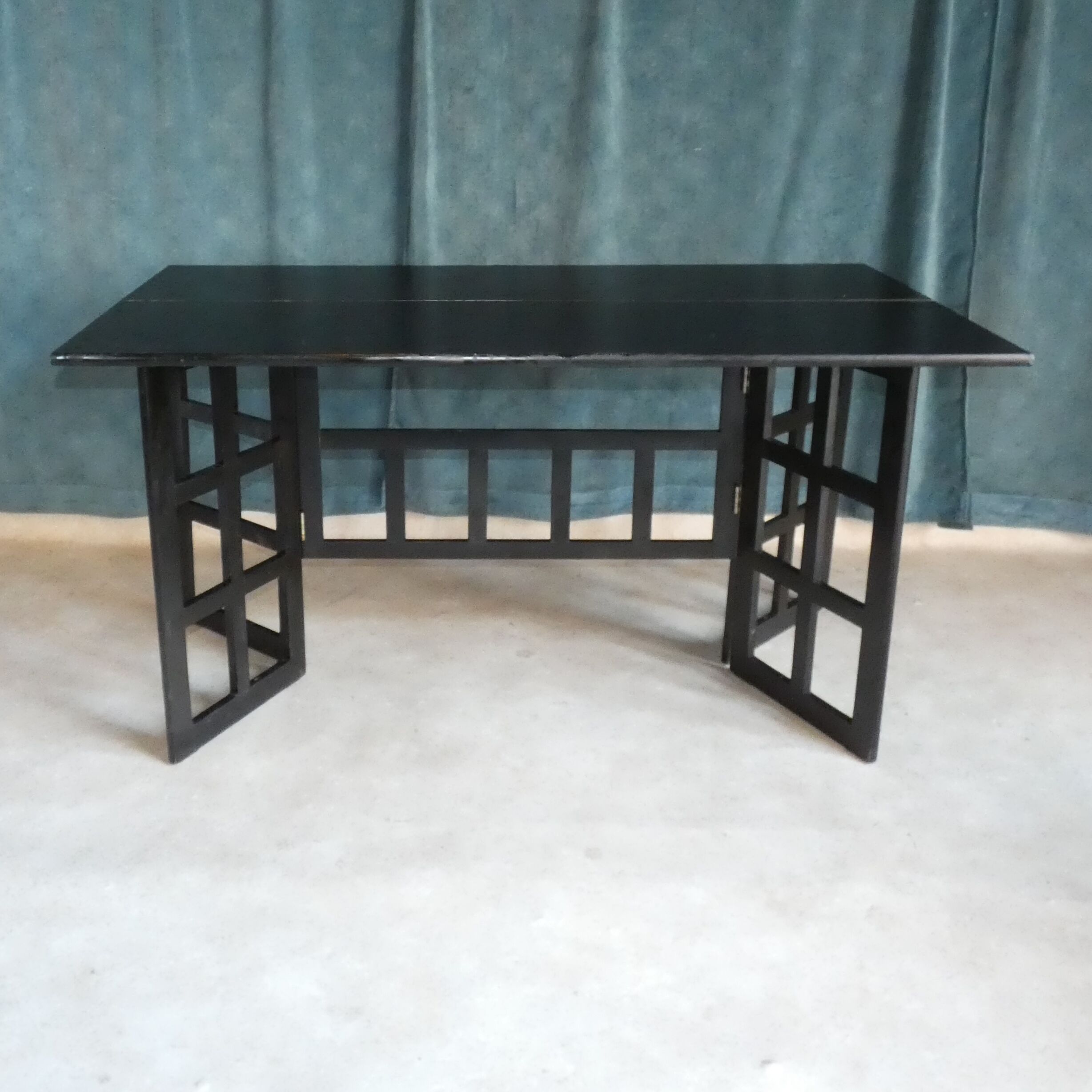 Dining table 1980