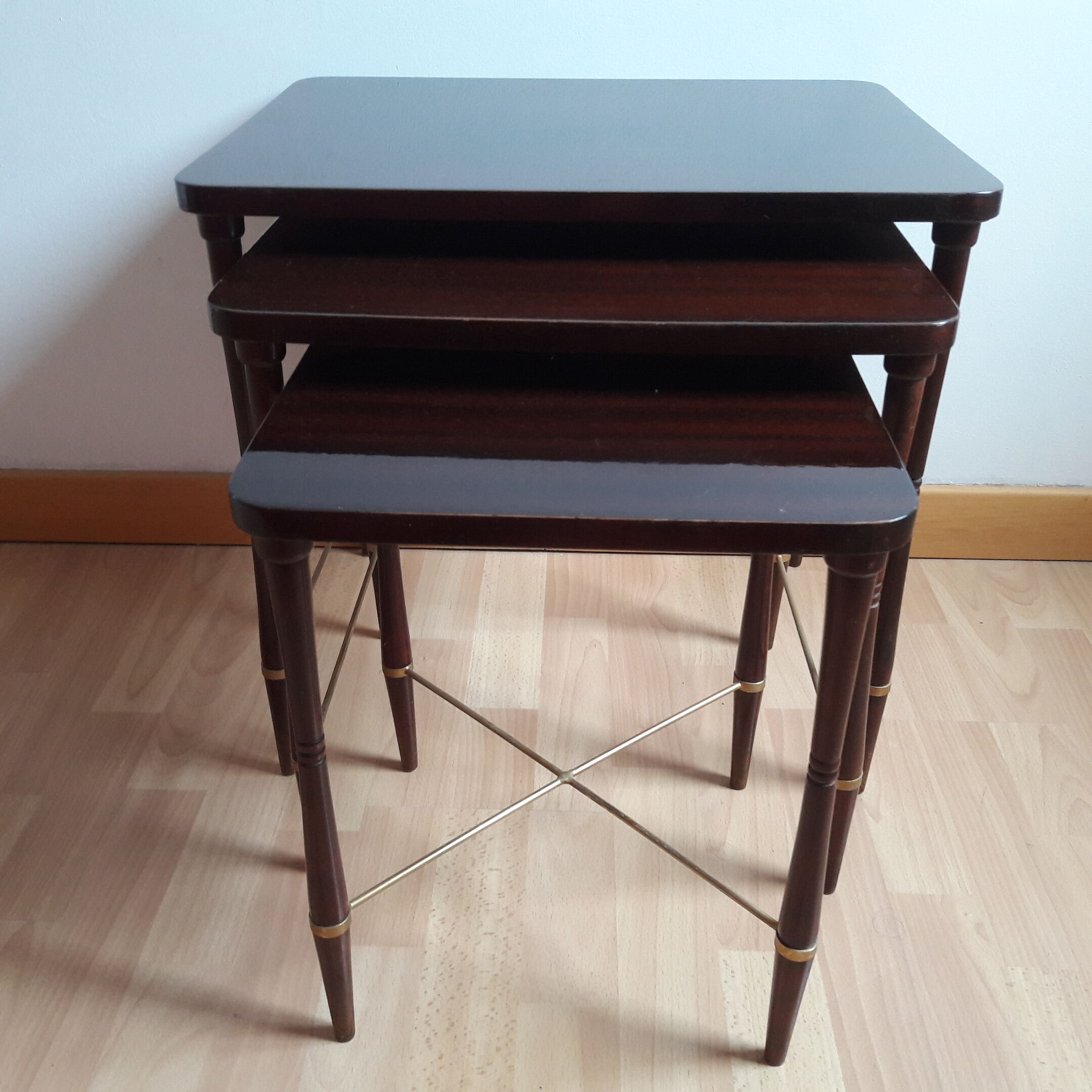 Set of 3 nesting tables