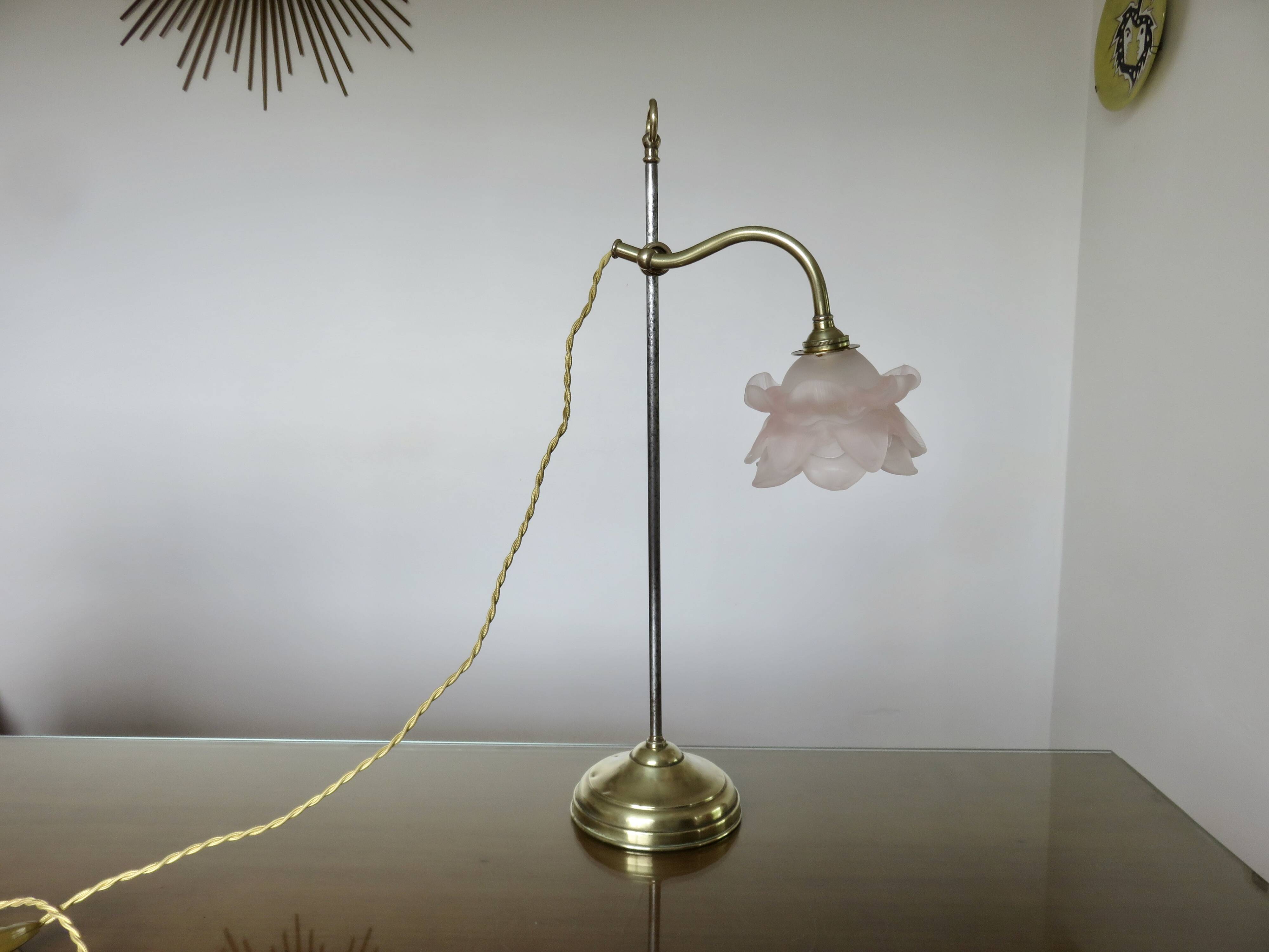 Art Nouveau jeweler's lamp in bronze and glass paste tulip