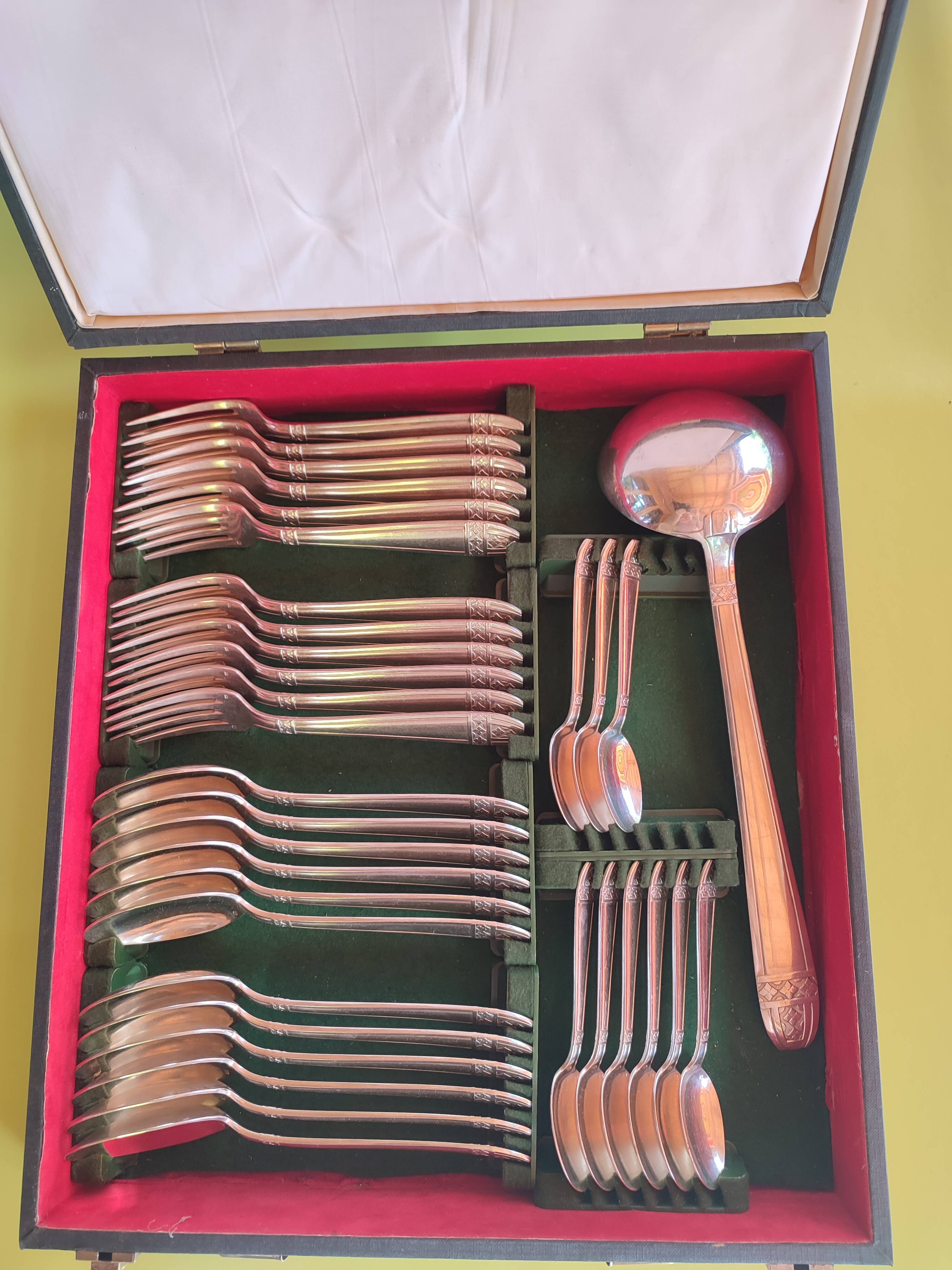 Silver-plated cutlery set - monaco grand prix model with case