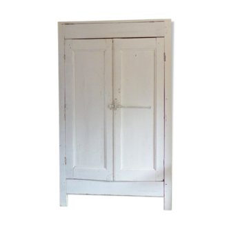 Armoire 2 portes en bois patiné blanc