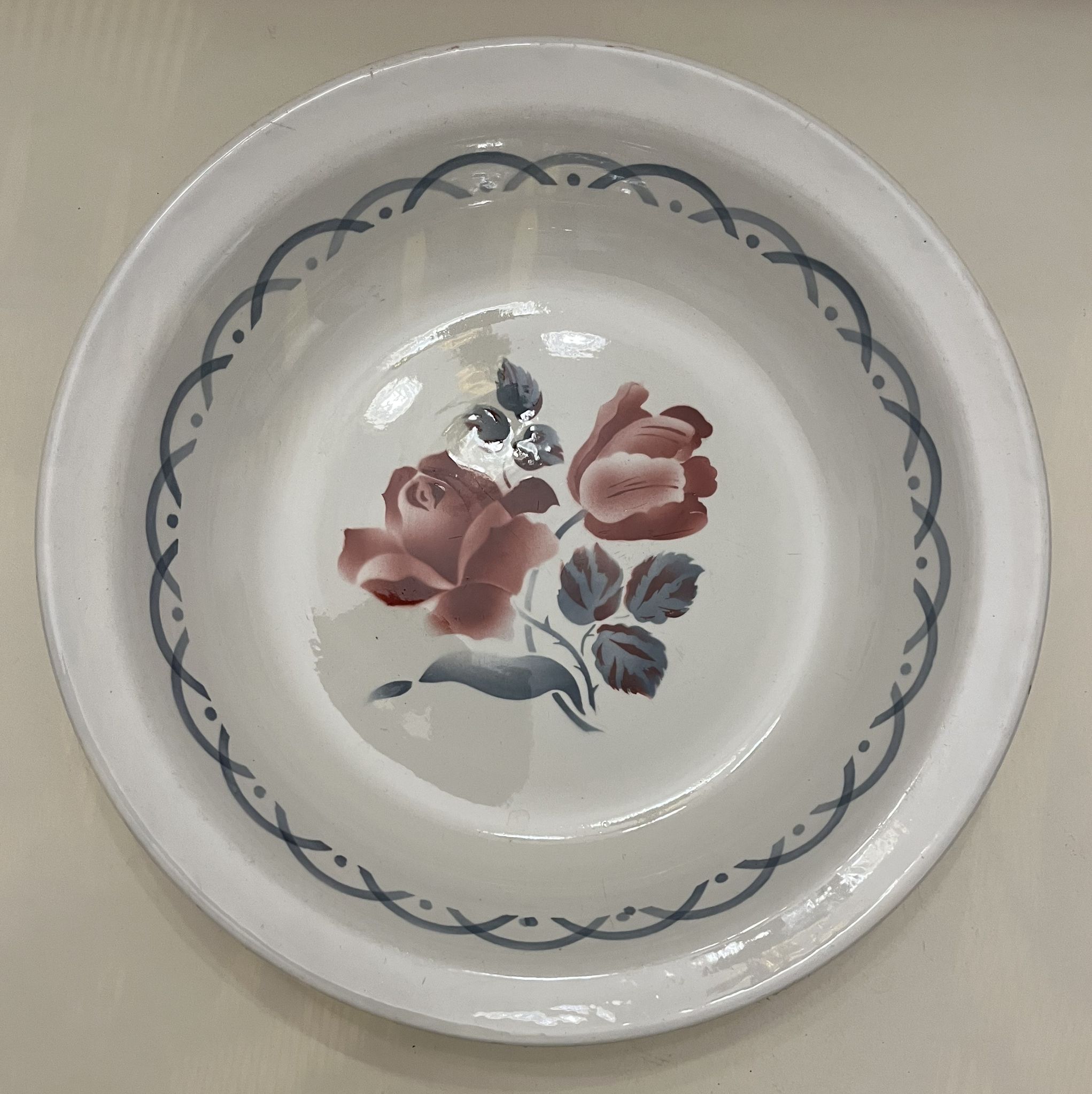 Set of two dishes