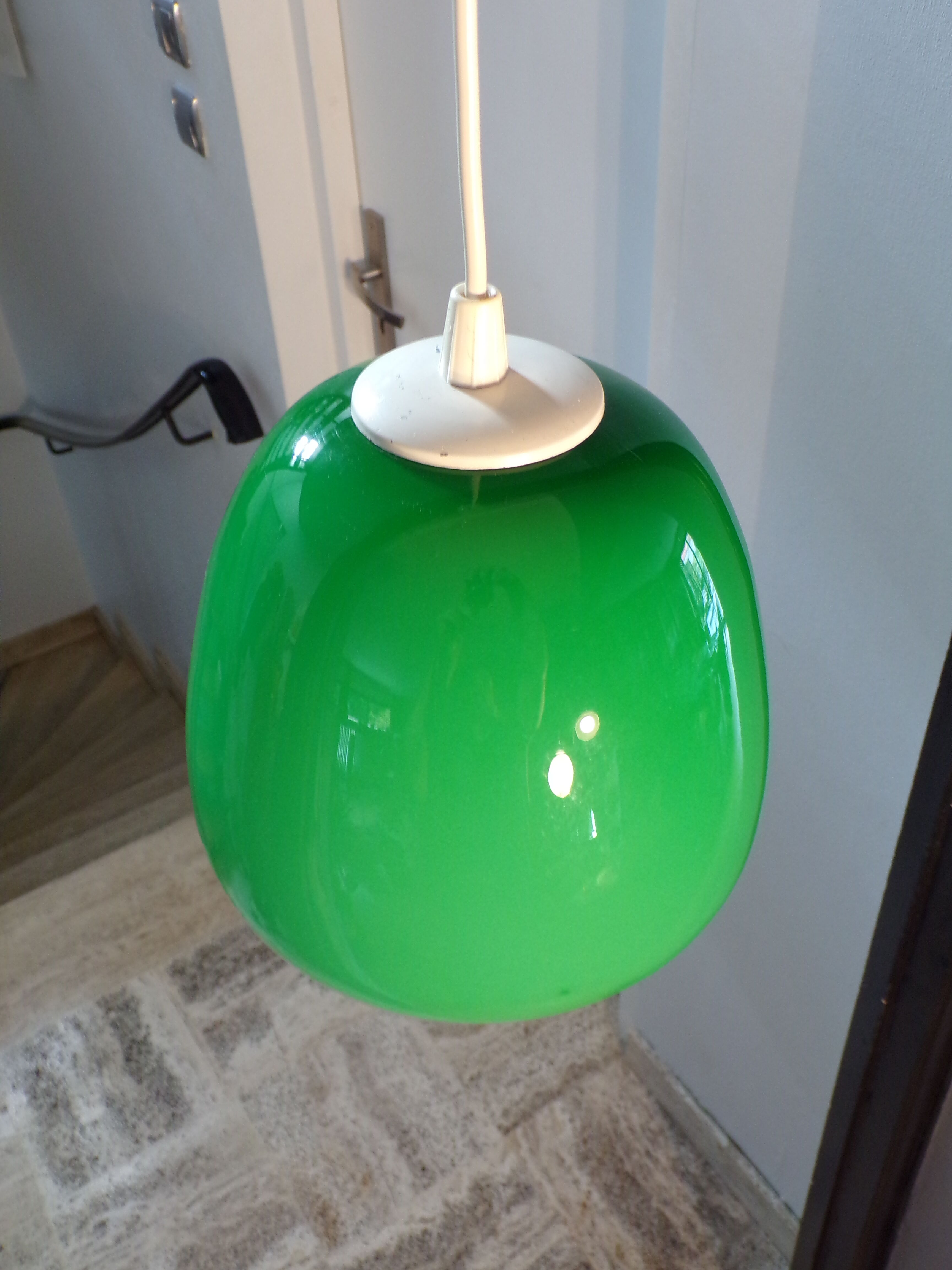 Suspension opaline verte 1970