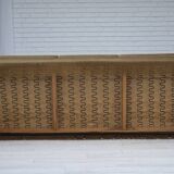 Canapé 3 places danois des années 1960, revêtement en velours vert olive, bois de hêtre.