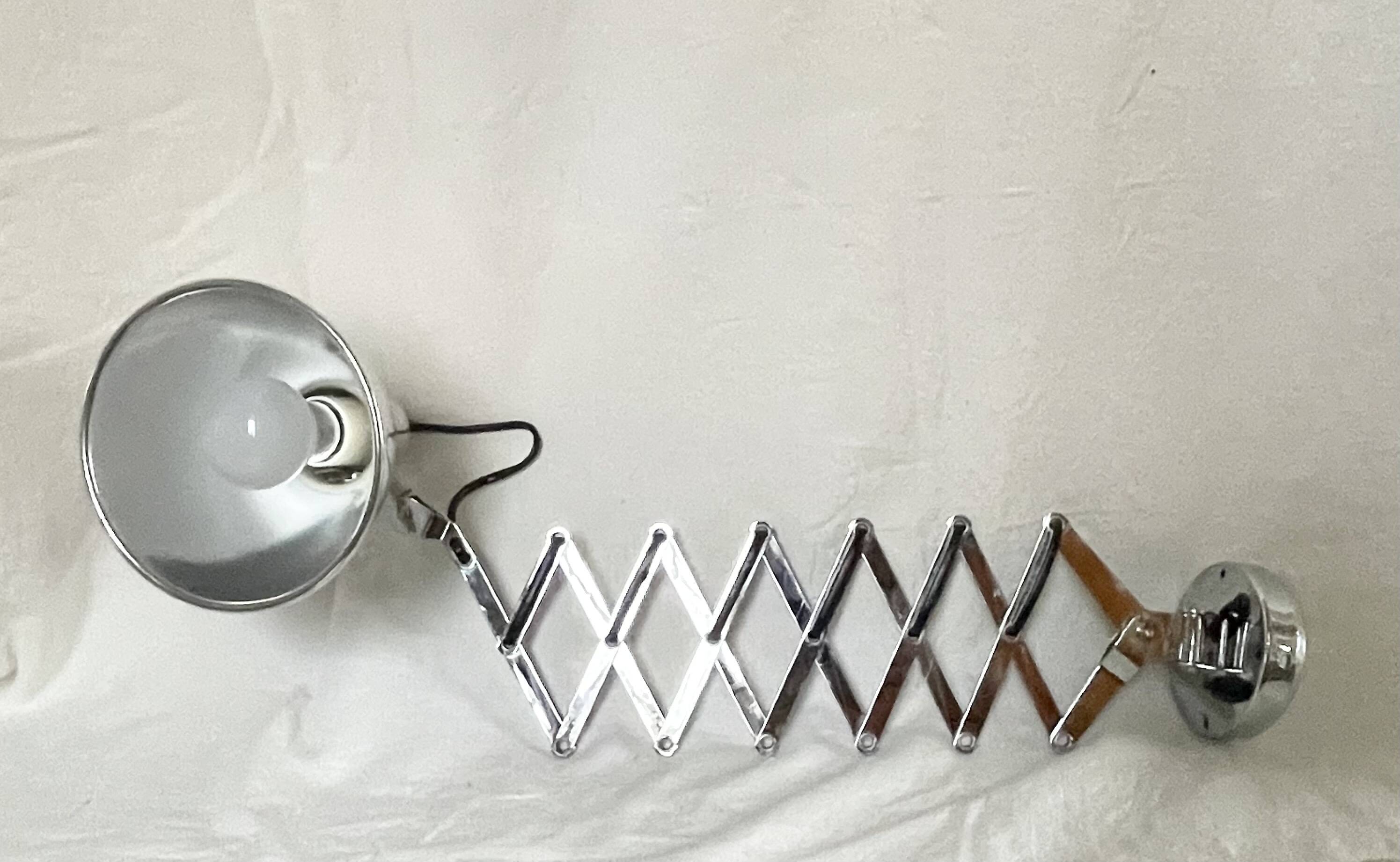 Vintage accordion wall light in chrome metal.
