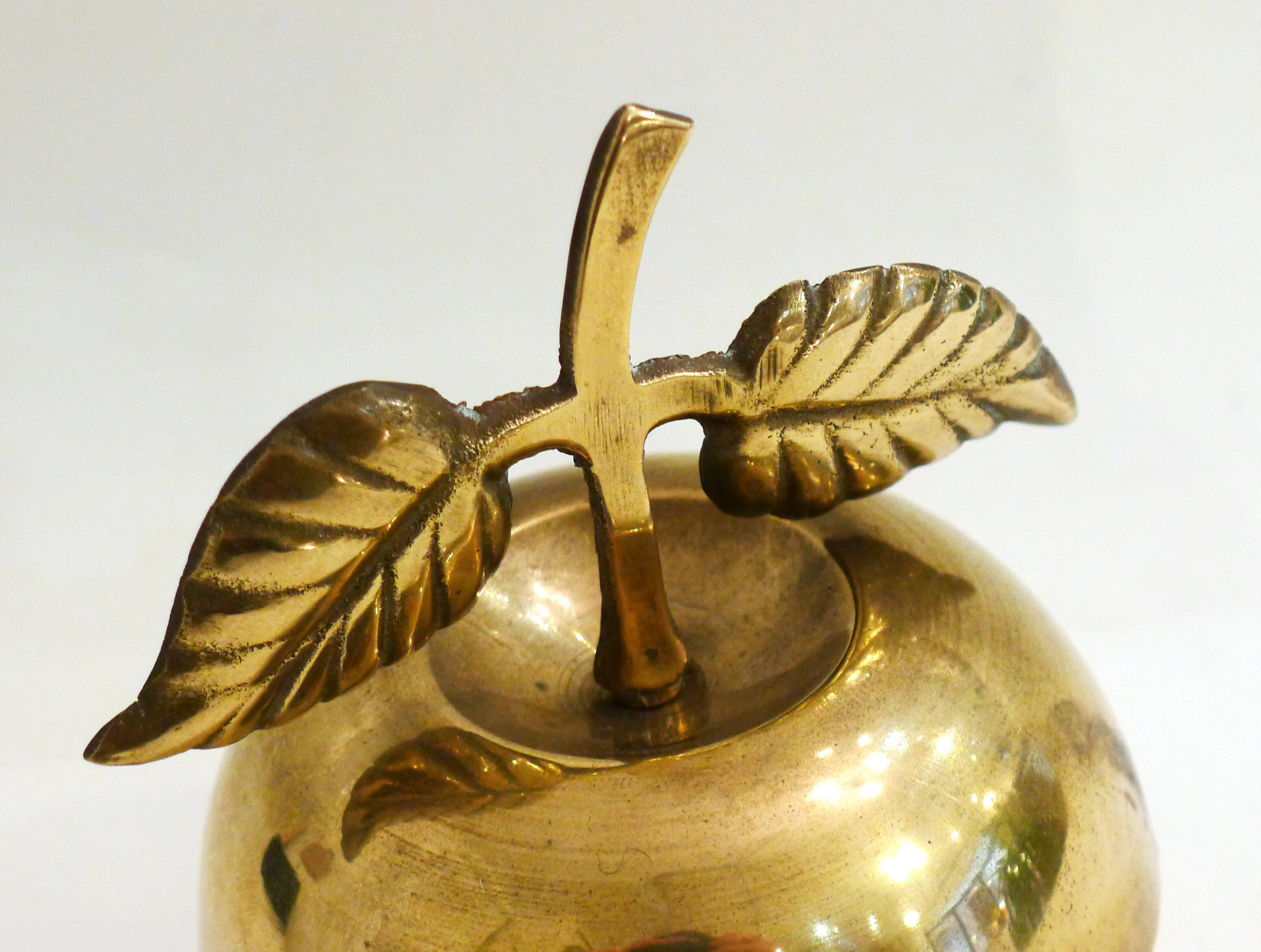 Small box golden apple