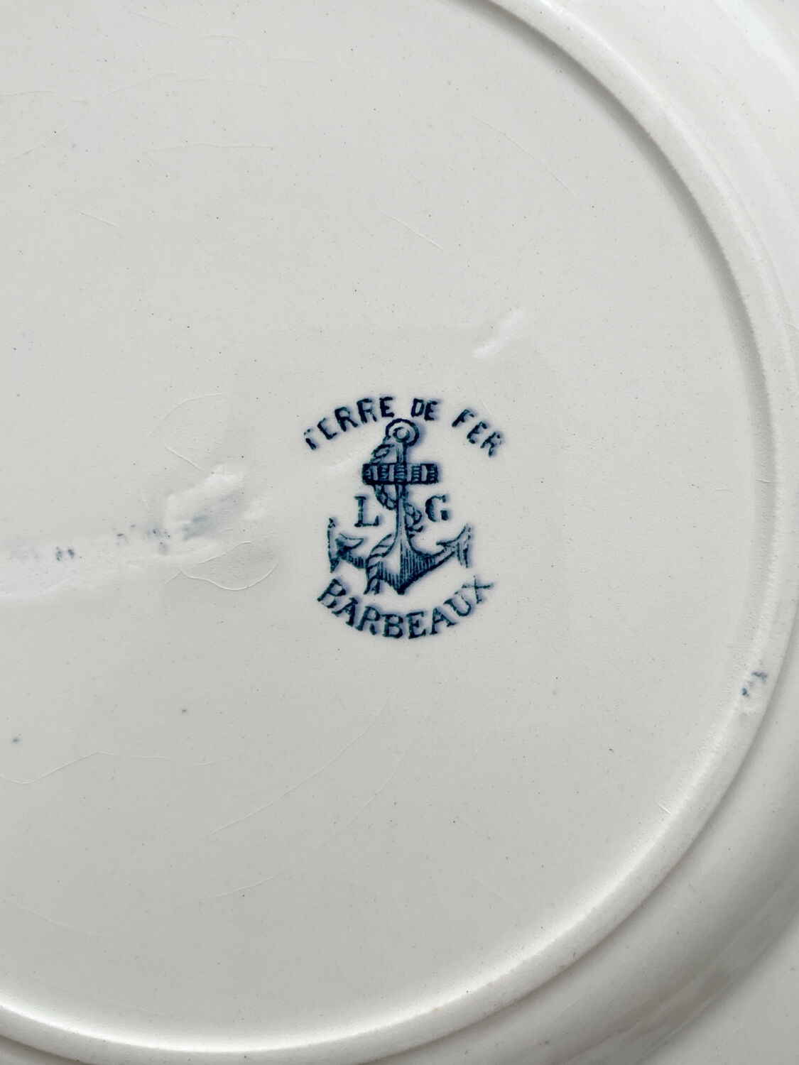 4 flat plates in “Barbeaux” ironstone, Clairefontaine earthenware